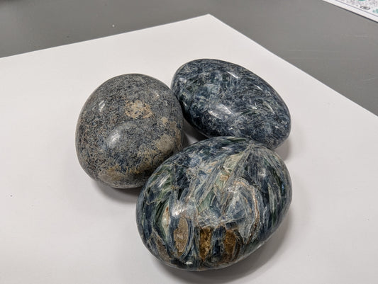 Blue/Grn Kyanite Palm Stone